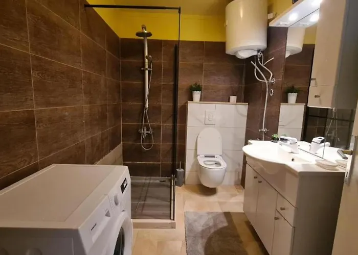 Apartment With One Bathroom *