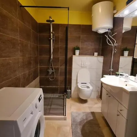Διαμέρισμα With One Bathroom *