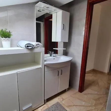 Διαμέρισμα With One Bathroom *