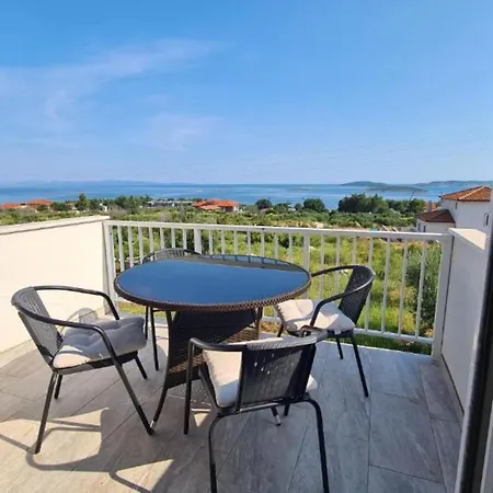 Διαμέρισμα With One Bathroom *