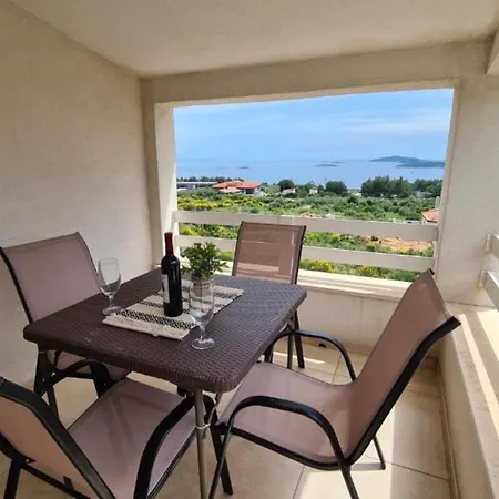 With One Bathroom * Orebić